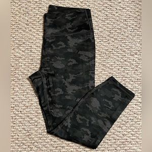 NWT Fabletics Camo Print Powerhold High-Waisted 7/8 Leggings XL